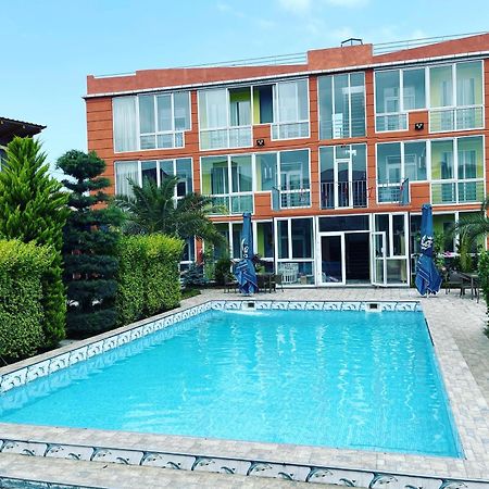 Hotel Buta Batumi Bagian luar foto