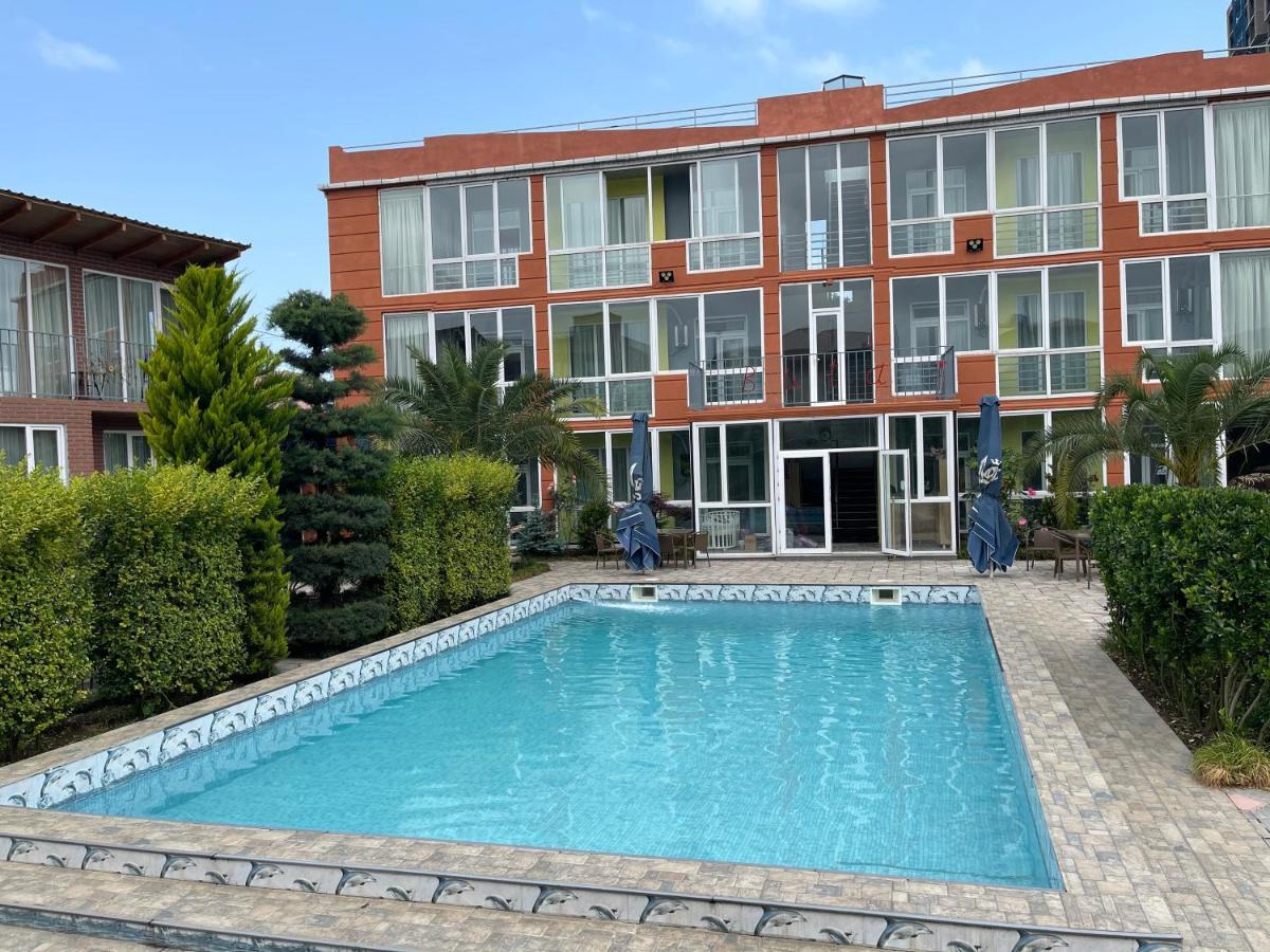 Hotel Buta Batumi Bagian luar foto