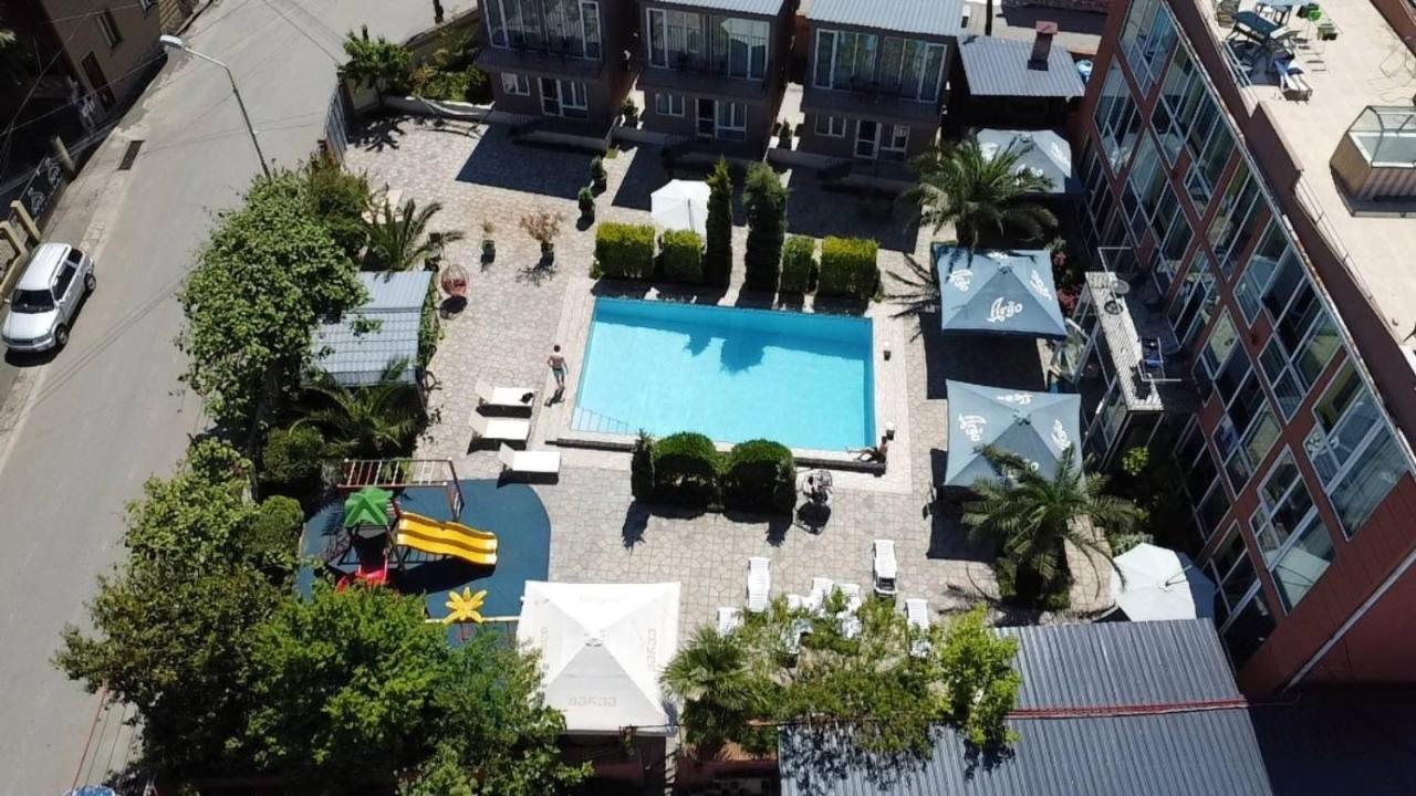 Hotel Buta Batumi Bagian luar foto