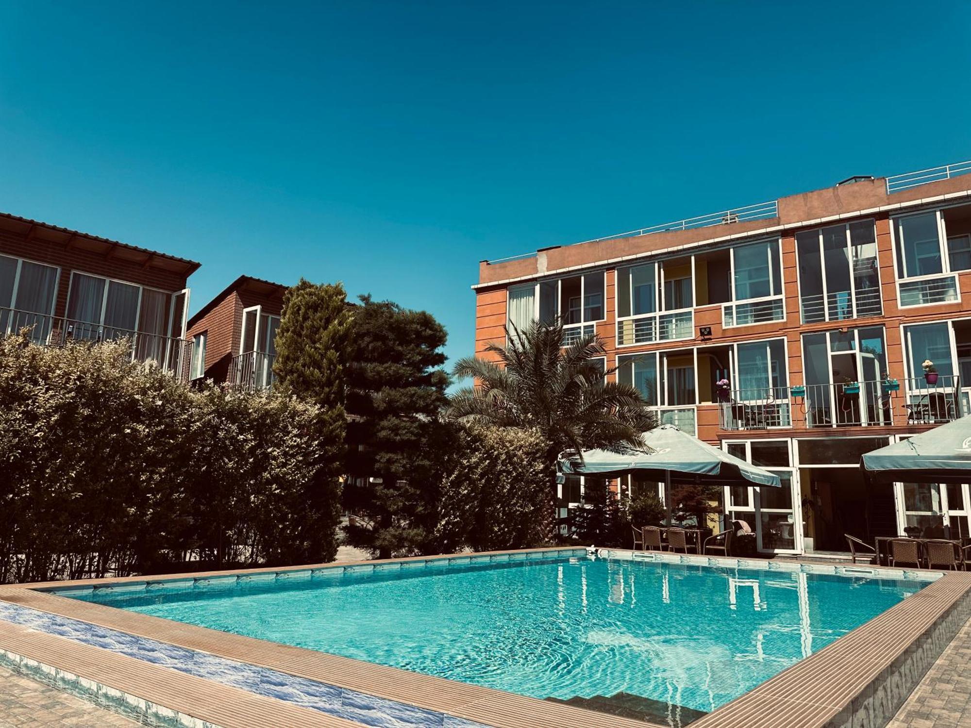 Hotel Buta Batumi Bagian luar foto