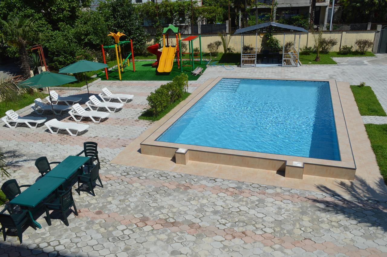 Hotel Buta Batumi Bagian luar foto